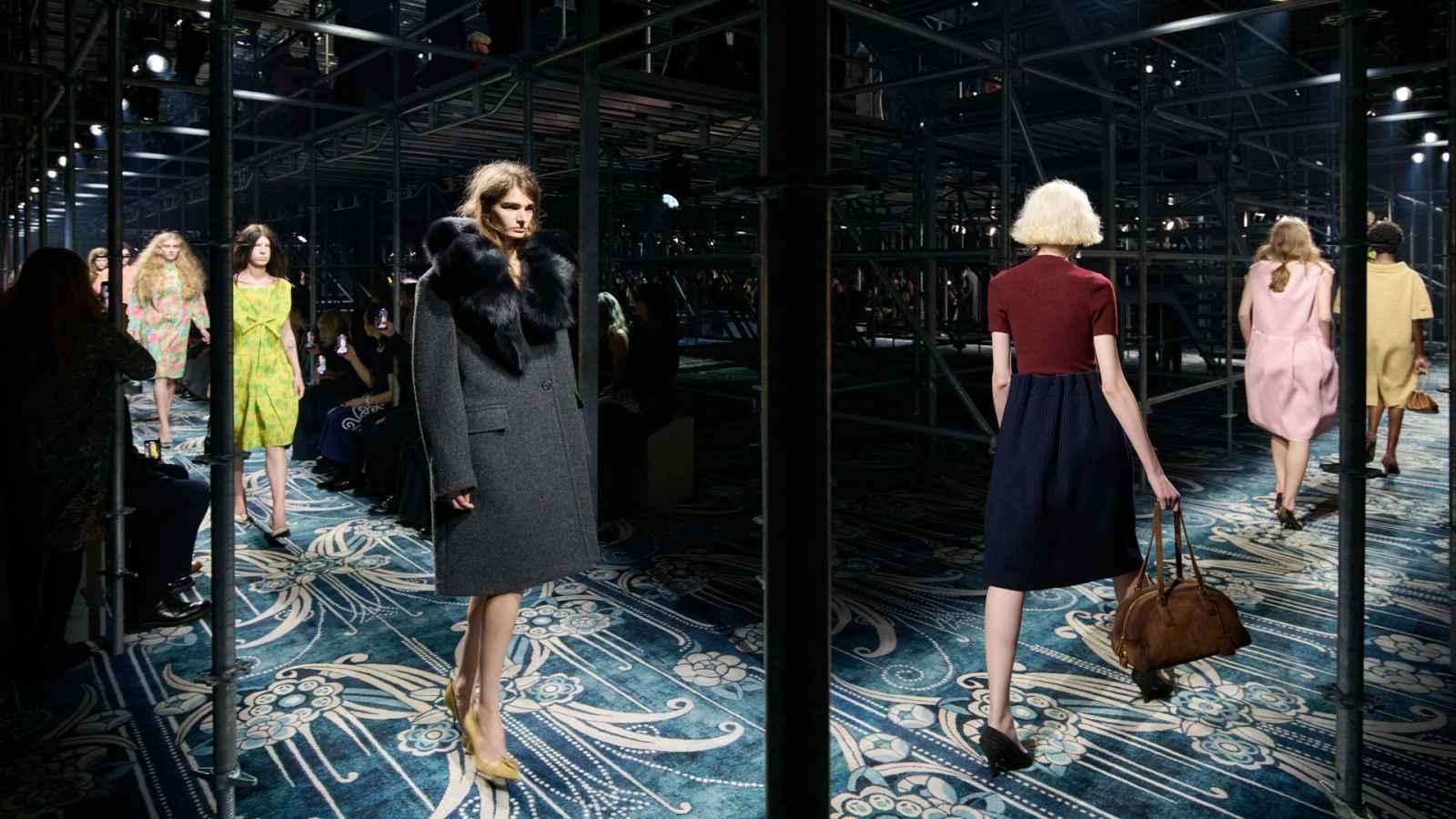 ラグジュアリー販売募集！ PRADA | 大阪府大阪市北区